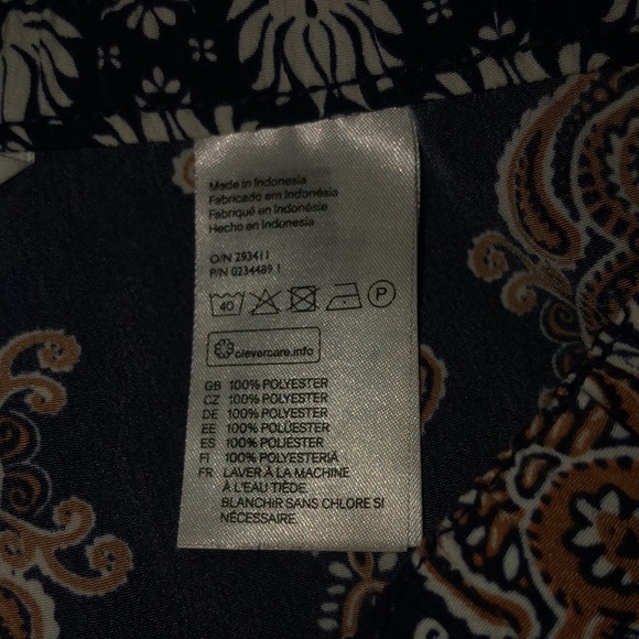 Unconscious size 12 navy print pull on shorts ,Elastic waist dress up or down - Picture 6 of 7